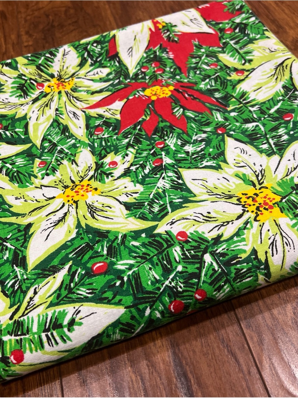 Vintage 60s Christmas Holiday Poinsettia Table Cloth 100x51 Red Green White